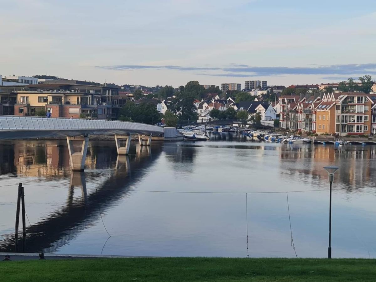 Stylish Apartment With Beautiful Views Of The River, Beach Nearby Kristiansand Exterior foto